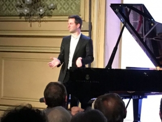 Bertrand CHAMAYOU lors du concert donné à l'Hôtel de Ville